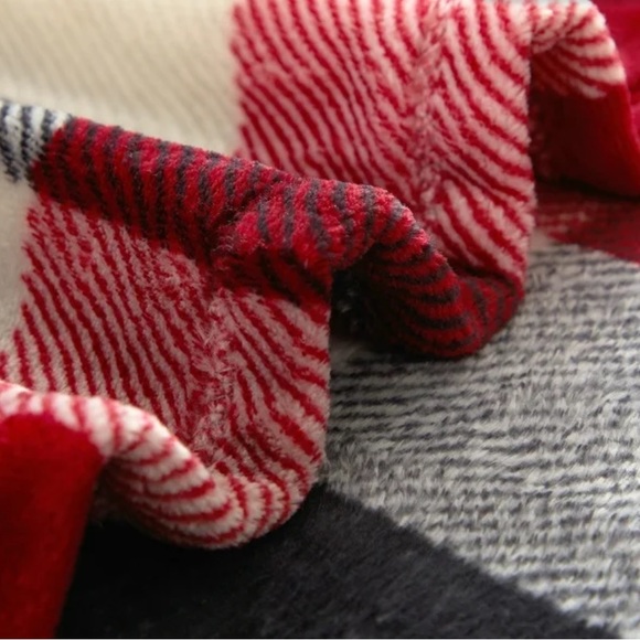 Mainstays Red and Black Plaid Throw. 50”x60”
NWT. - Picture 5 of 5